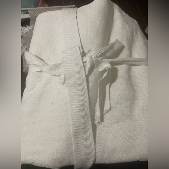 Envogue White  Woven Cotton Tablecloth / 6 Napkins